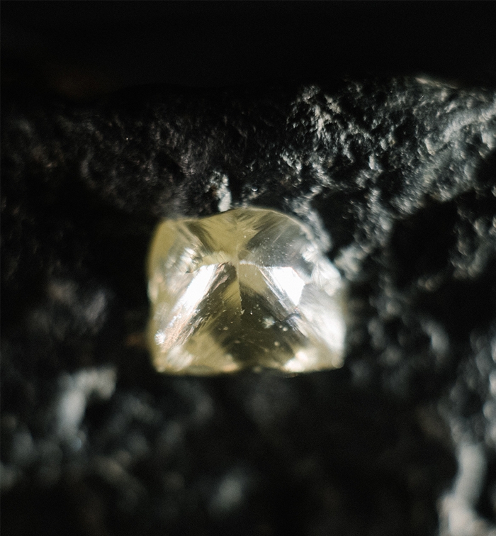 人造鑽石和天然鑽石大不同！9大分別讓你知道天然鑽石的珍貴之處
