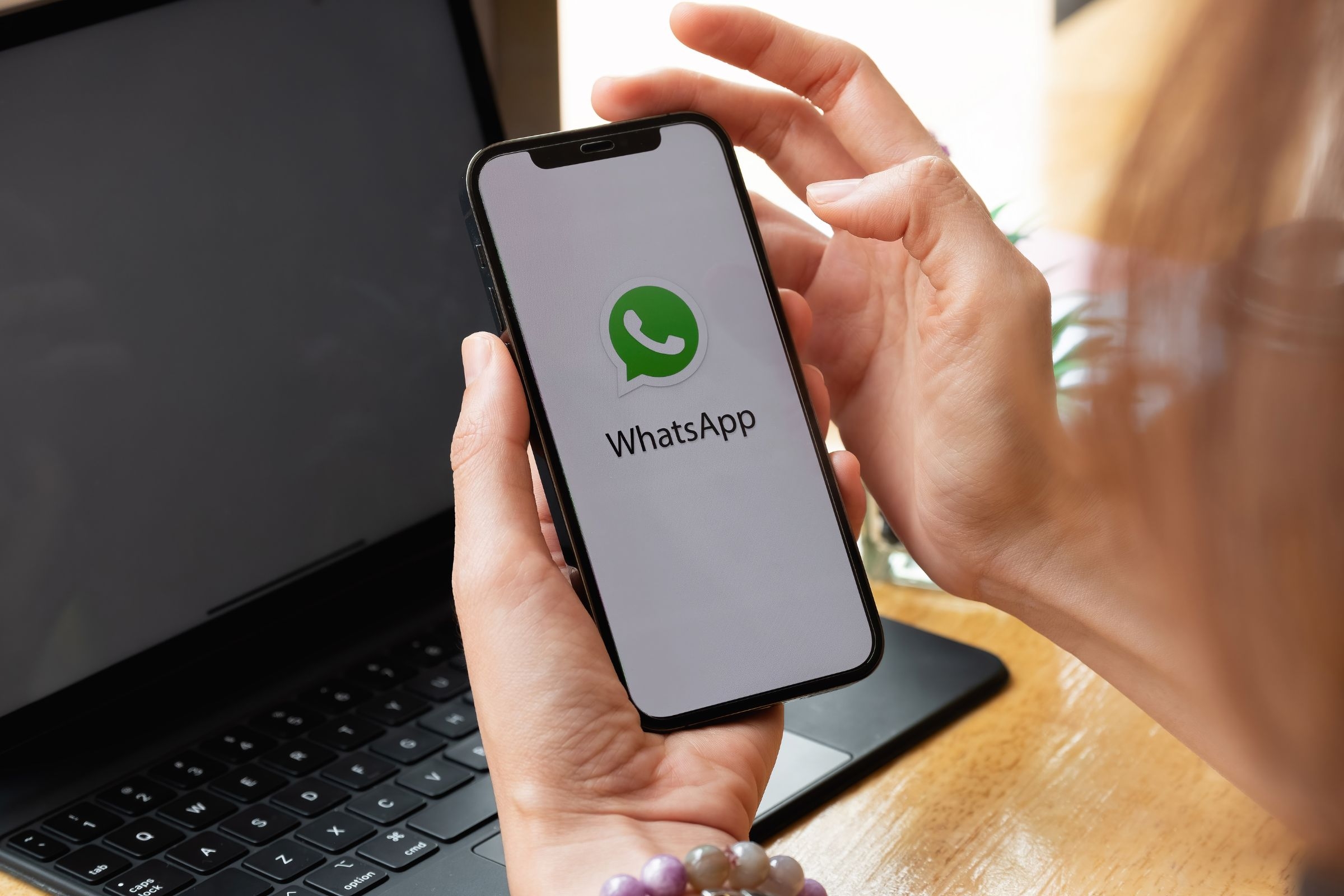 WhatsApp新功能2025｜36大隱藏功能：視像通話特效、AI生圖、閱後即刪語音