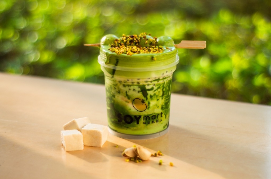 復活節2025 SOYmart by豆乳狂人全新開心果食品系列,開心奶蓋豆花。(圖片來源:SOYmart)