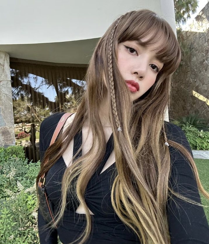 亞麻灰染髮 (圖片來源:IG@lalalalisa_m)