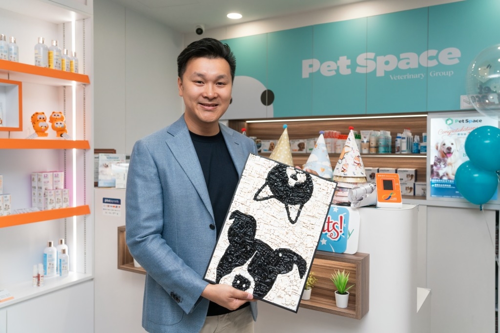 黃大仙區動物醫院 Pet Space集團旗下的黃大仙區動物醫院創辦人兼行政總裁Alan Lai,希望透過公開透明的收費制度、「寵物醫療券」計劃,為寵物提供醫療照顧,實現「人人都能愛寵、人人都能負擔」的理念。(圖片來源:Pet Space)