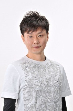 扭腰運動 高橋義人多年來在健身界享有盛譽,亦是多位知名模特兒與歌手土屋安娜的御用私人教練。(圖片來源:X@evacuorebody)