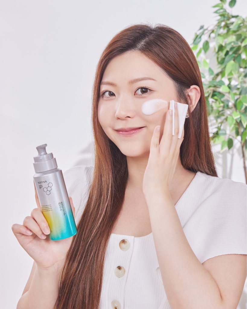 SOFINA iP全新水光去角質碳酸慕絲精華 (圖片來源:MORE編輯部)