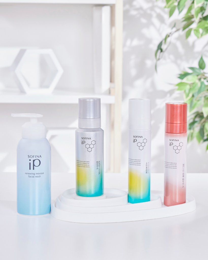 SOFINA iP全新水光去角質碳酸慕絲精華 (圖片來源:MORE編輯部)