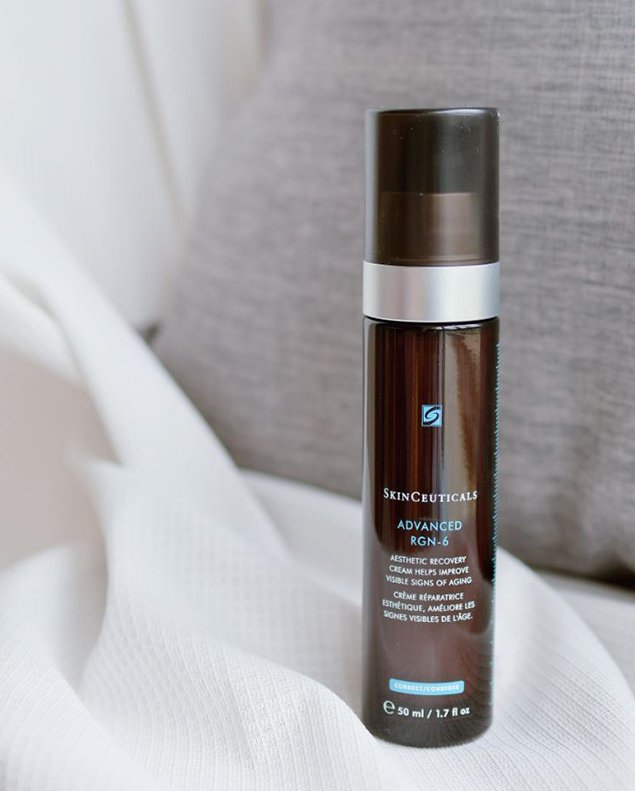 skinceuticals 醫美 全新「6維再生修復面霜」,高效修復6大肌膚受損跡象:刺激細胞活量、修復屏障、對抗泛紅、對抗炎症色素沉著、抗氧化保護及促進膠原蛋白合成,難怪深得醫美用家大愛!(圖片來源:SkinCeuticals)