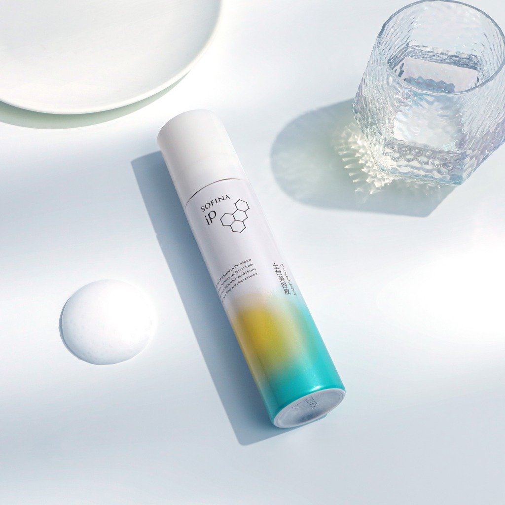 SOFINA iP全新水光去角質碳酸慕絲精華 (圖片來源:品牌提供)