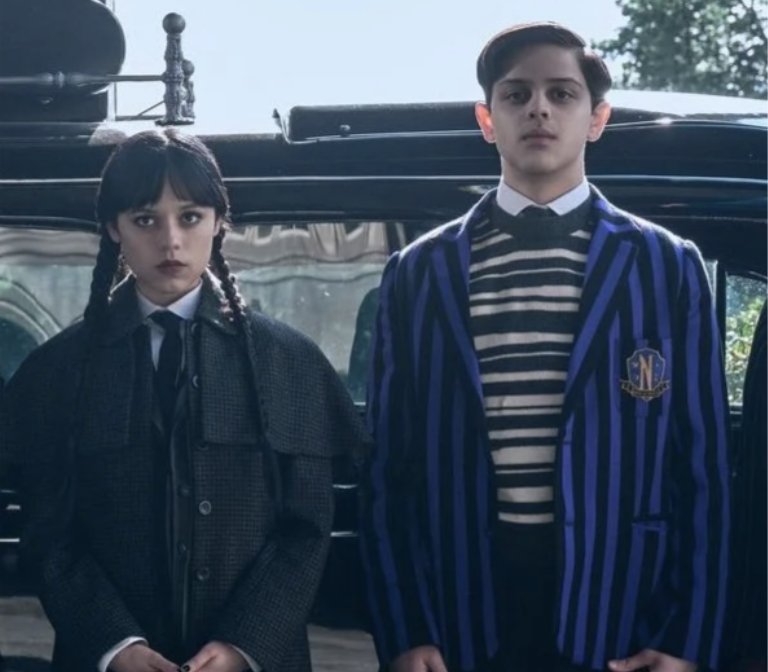 Wednesday 第一季弟弟也就讀奈落學院了!(圖片來源:劇集《Wednesday》截圖)