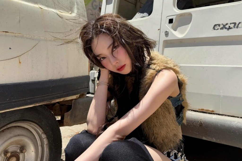 aespa隊長Karina 新歌《RICH MAN》在摩洛哥的卡薩布蘭卡(Casablanca)取景,盡展性感迷人一面!(圖片來源:IG@aespa_official)