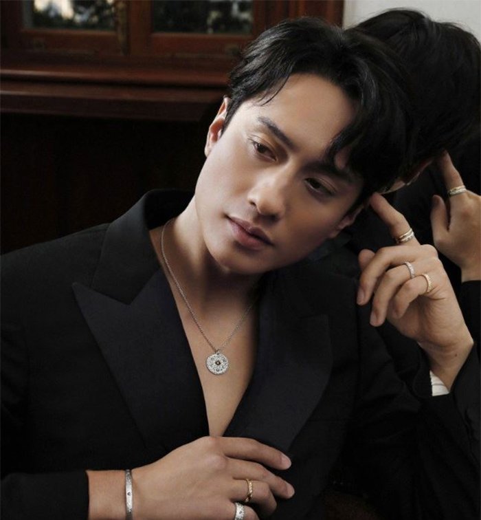 新婚劉俊謙深情演繹De Beers Talisman系列 鑽石原石初心之光點亮浪漫新篇章