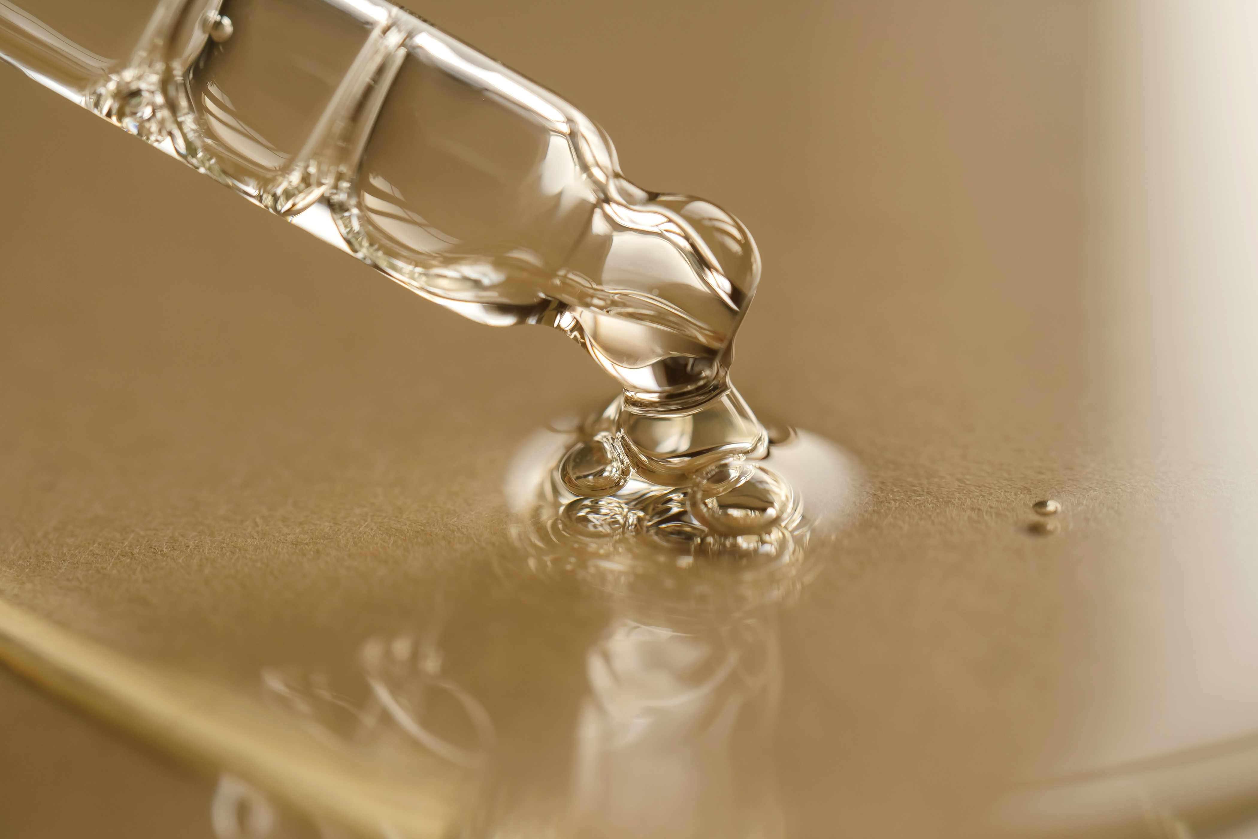 編輯推薦20款好用保濕精華！秋冬改善乾燥敏感肌、附護膚流程養出水光肌