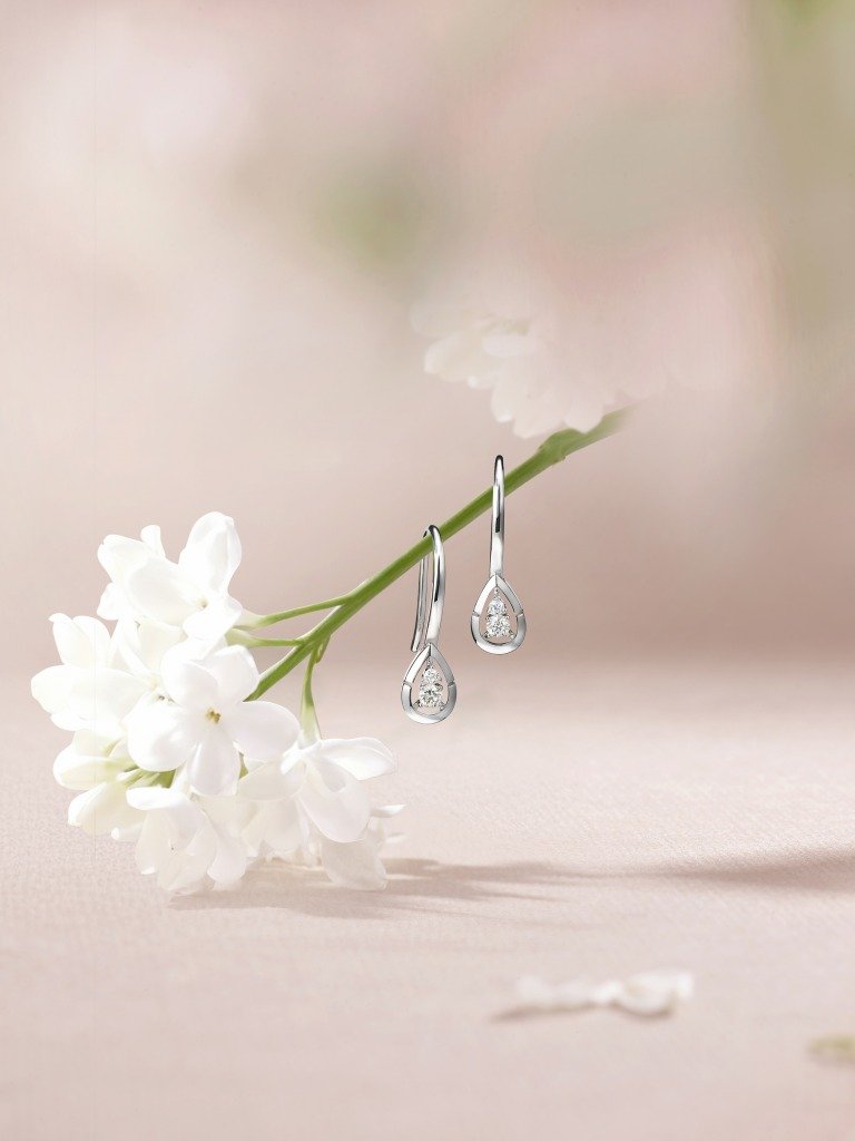 余香凝 「心動水滴」鑽石耳環(圖片來源:六福珠寶授權圖片)