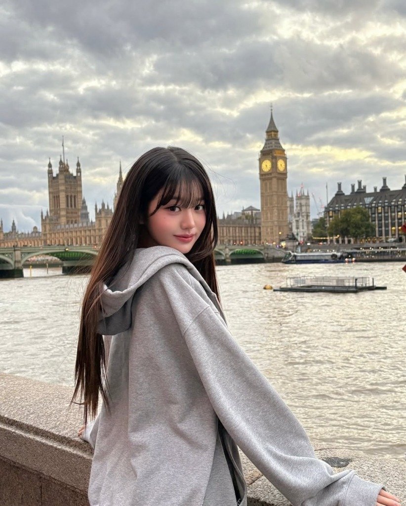 請假攻略 早前IVE成員張員瑛分享去倫敦旅遊的打卡照!(圖片來源:IG@for_everyoung10)