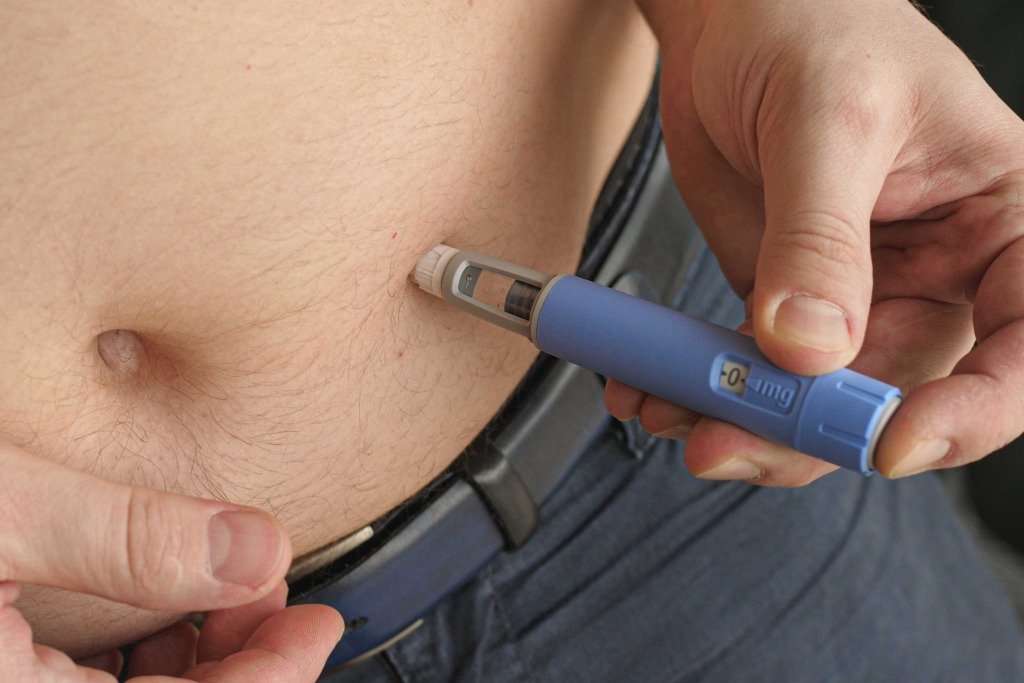 腦霧 現時流行的「瘦瘦針」可快速減重,但也拌隨著肌肉流失及引致腸道菌混亂等風險!(圖片來源:Canva)