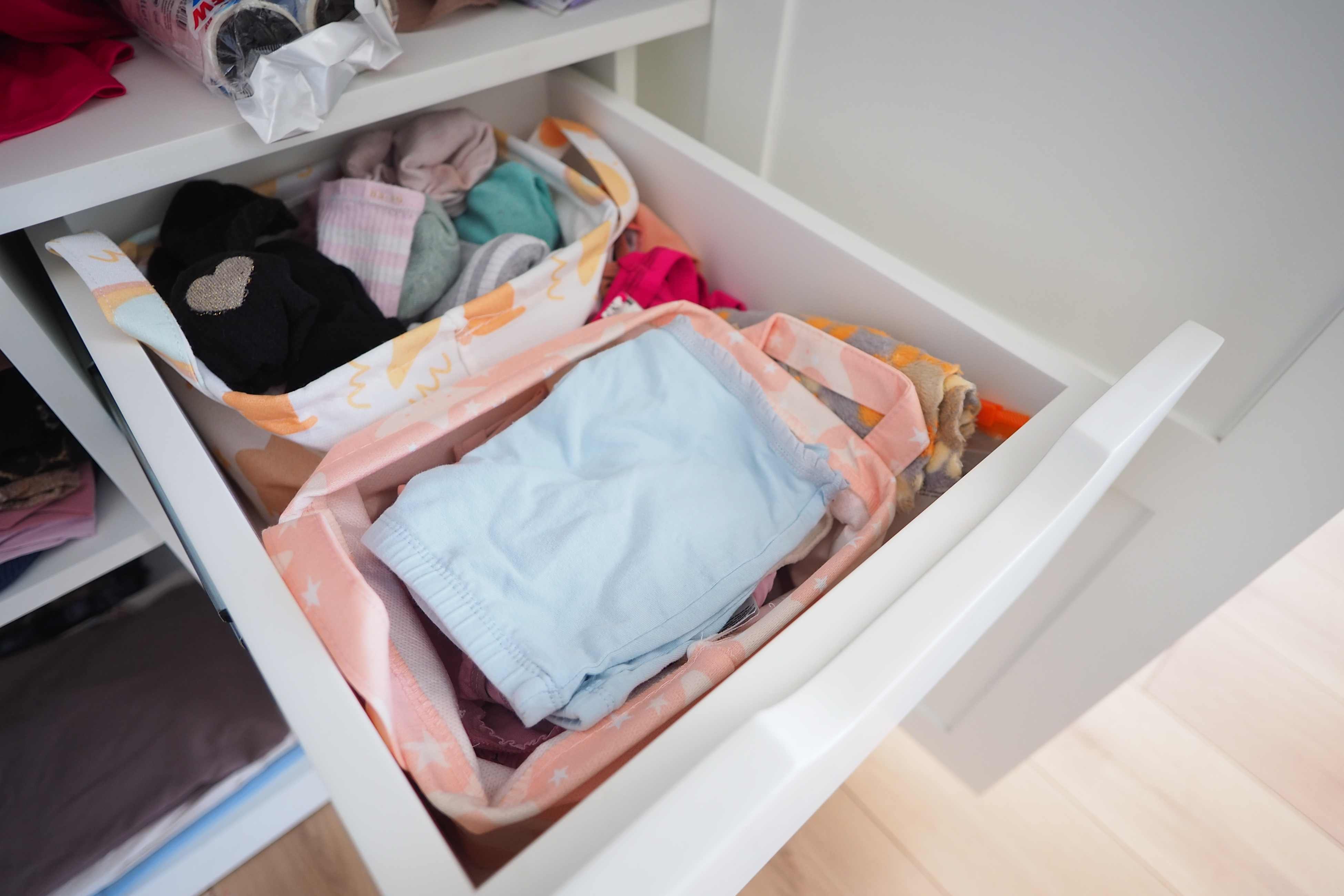 換季衣物收納 衣櫃必須保持透氣!(圖片來源:Canva)