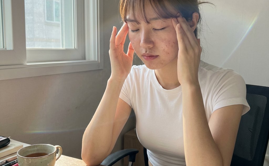 緩解頭痛｜8大天然食物+3招穴位按摩KO偏頭痛！中西醫實證食療懶人包