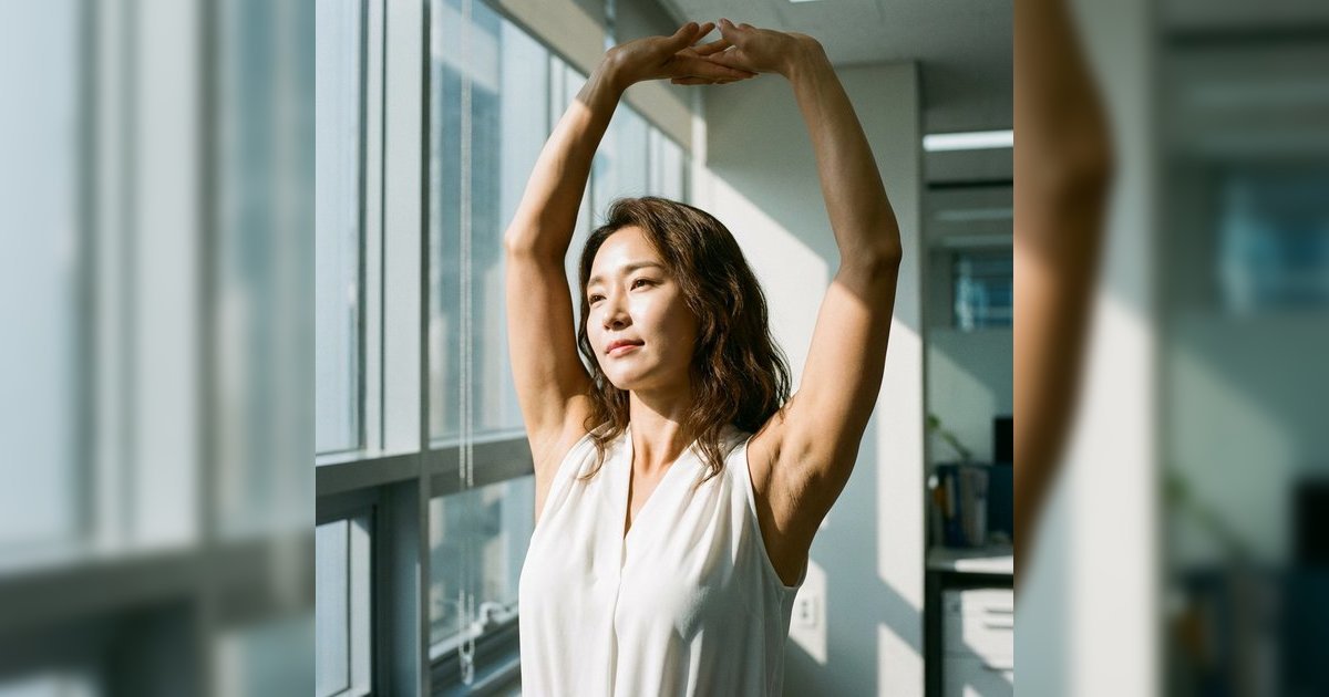 瘦手臂拜拜肉丨告別麒麟臂！物理治療師推薦7個辦公室懶人運動坐住都減到！