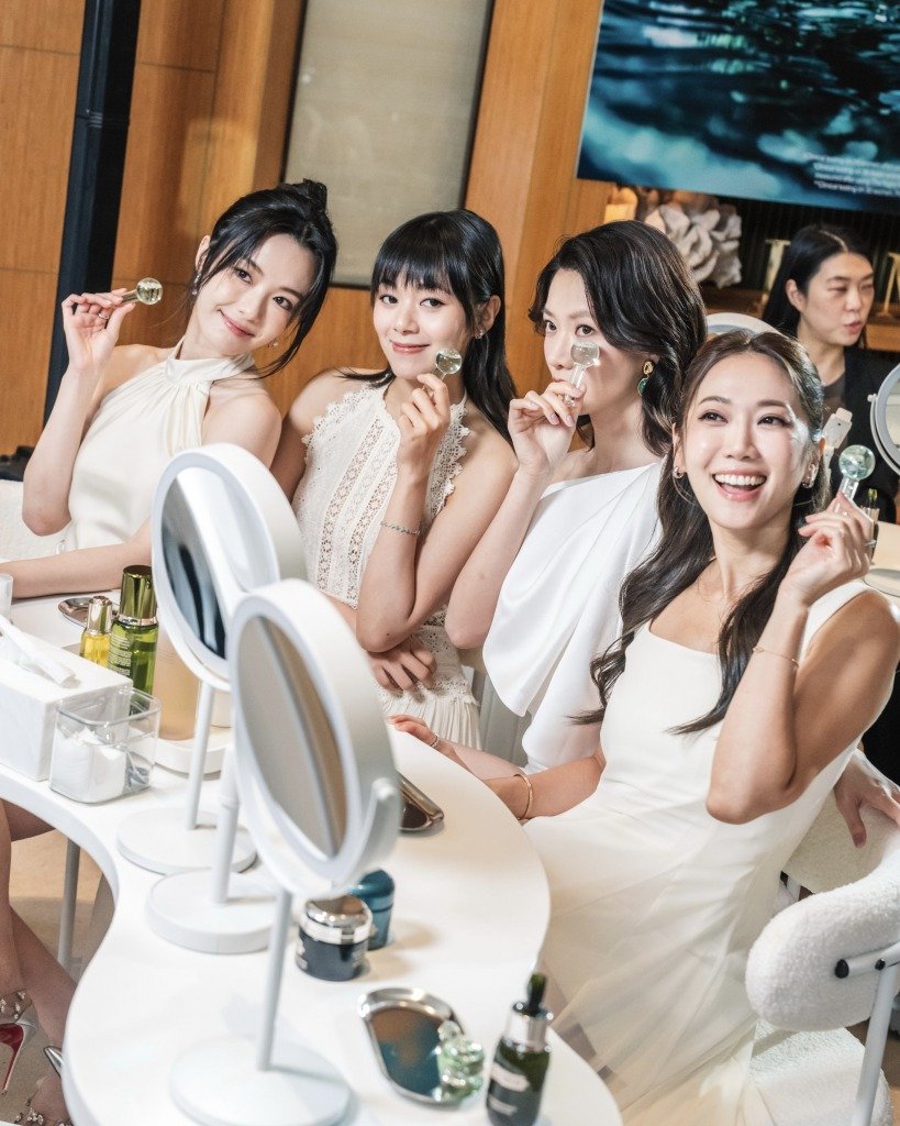 醫美 林千渟、Vanora Hui許月湘、廖子妤Fish與蔡明思Jessica Tsoi早前出席了La Mer Derm Skin Renewal Atelier,一起從Dr. Chaelin Chung身上了解更多醫美前後護理。(圖片來源:La Mer)